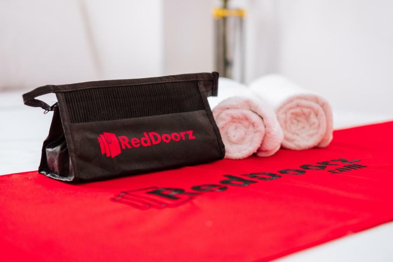 Reddoorz Premium @ Amaia Skies Avenida Манила Екстериор снимка